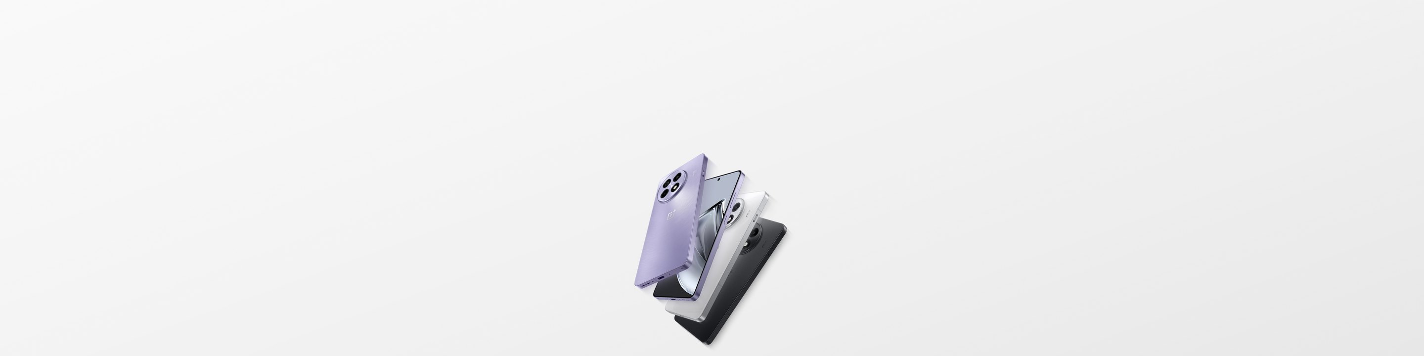 一加 Ace 5 Pro，紫色与黑色配色在柔光中叠放